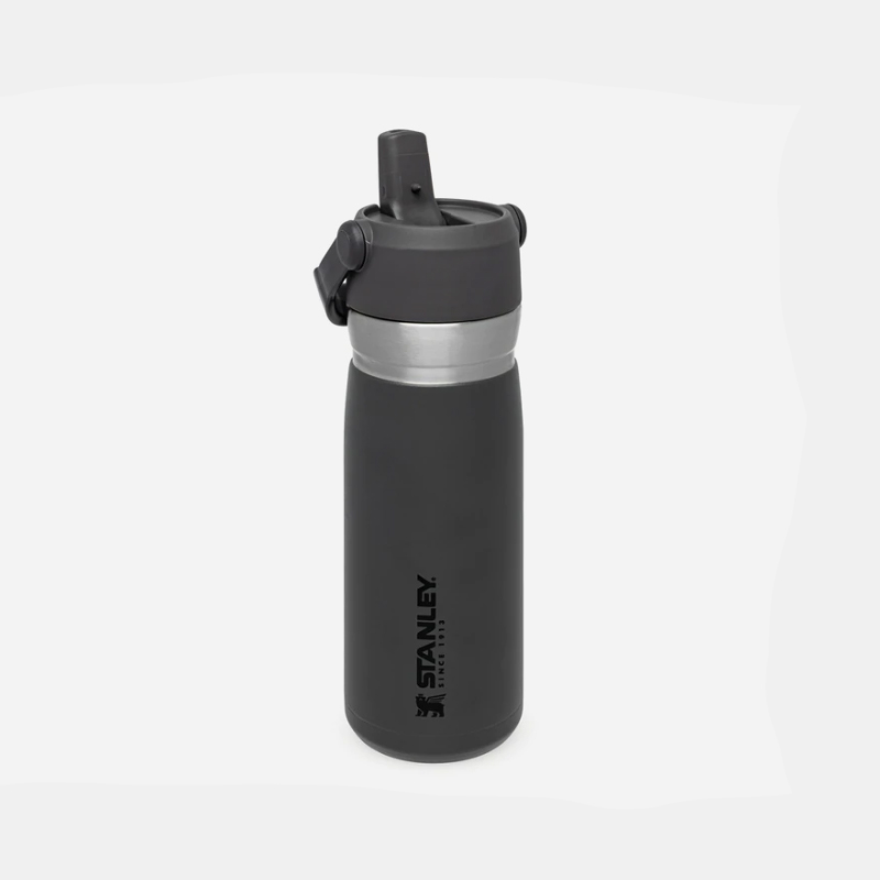 Термо бутилка с вградена сламка Stanley IceFlow™  Flip Straw Water Bottle 0.65L / 22OZ Charcoal