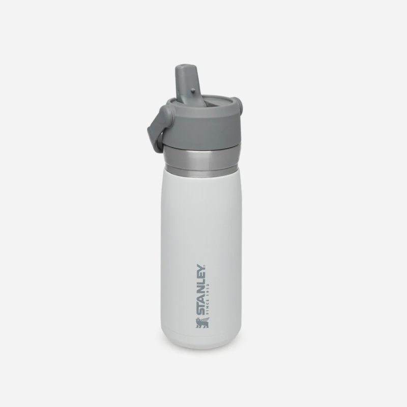 Термо бутилка с вградена сламка Stanley IceFlow™  Flip Straw Water Bottle 0.65L / 22OZ Polar