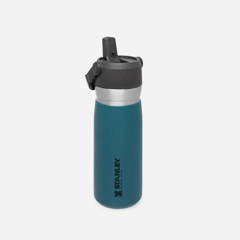 Термо бутилка с вградена сламка Stanley IceFlow™  Flip Straw Water Bottle 0.65L / 22OZ Lagoon