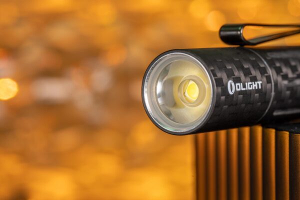 Olight i5R EOS 350 Lumen Carbon Fiber Rechargeable Flashlight » Arms-Bg Оръжеен Магазин