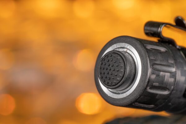 Olight i5R EOS 350 Lumen Carbon Fiber Rechargeable Flashlight » Arms-Bg Оръжеен Магазин