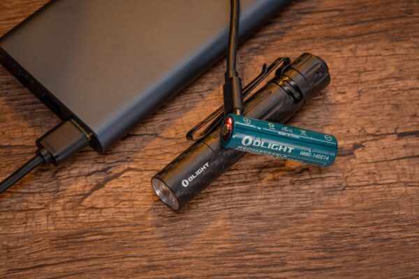 Olight i5R EOS 350 Lumen Carbon Fiber Rechargeable Flashlight » Arms-Bg Оръжеен Магазин