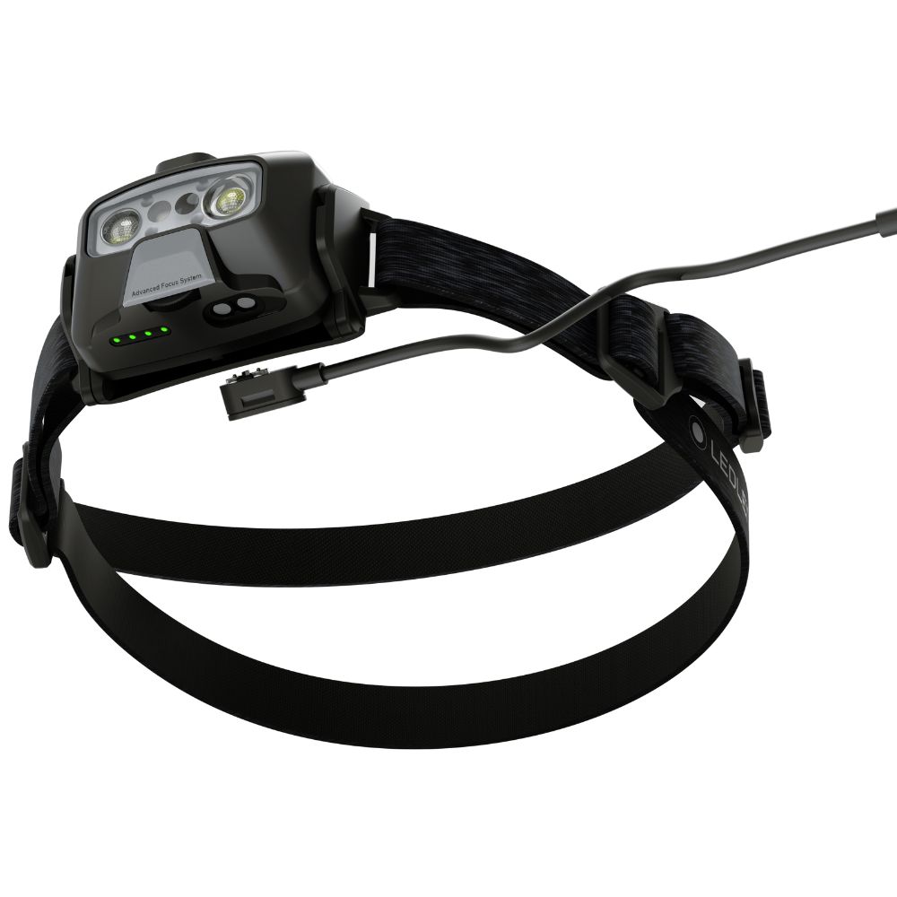 hf6r-core-black-ledlenser-bg-2