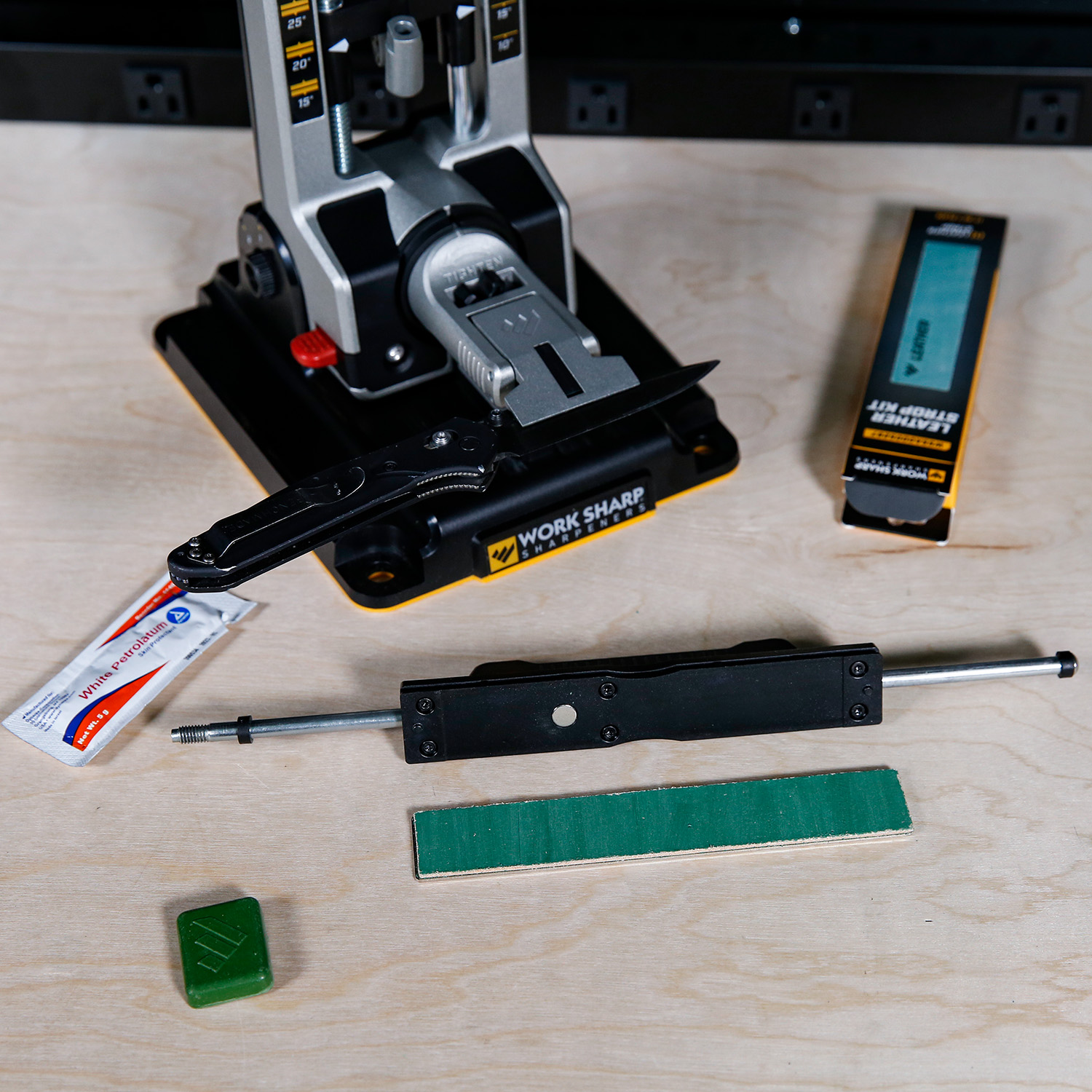 Резервен кожен строб за точило Work Sharp PROFESSIONAL PRECISION ADJUST STROP KIT LEATHER LUBE COMPOUND