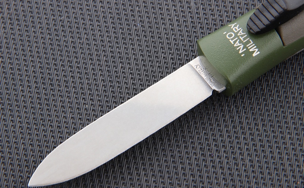 fox-knives-nato-military-251-obzor-skladnyh-nozhej-s-frontalnym-mekhanizmom-otkrytiya-15