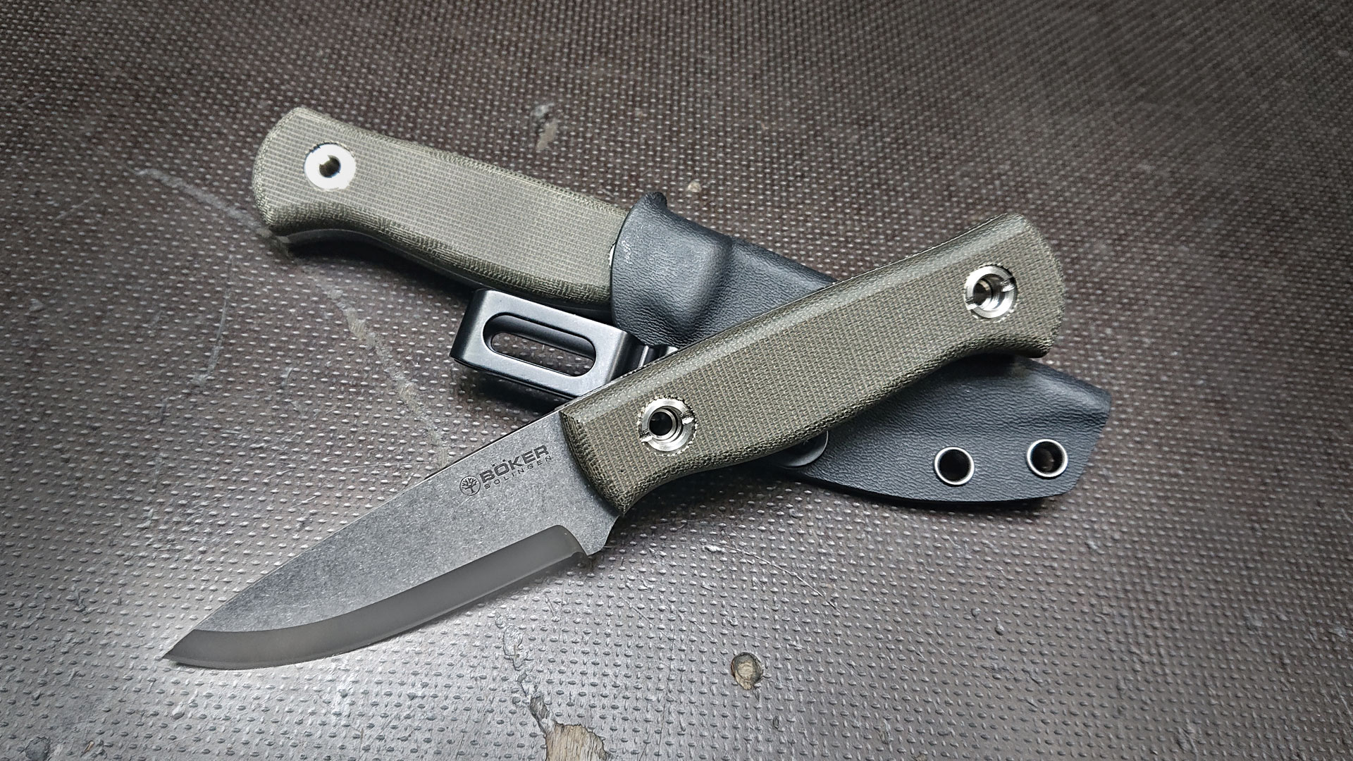 Böker Vigtig vs. Wild CPM MagnaCut Green Canvas Micarta 6