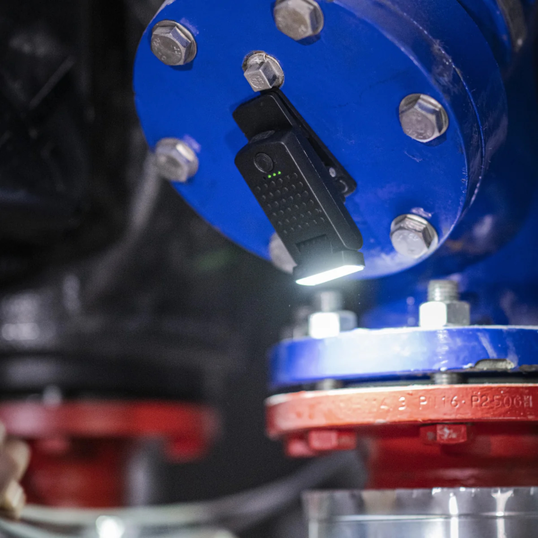 Монтажен фенер W1R WORK с щипка 7