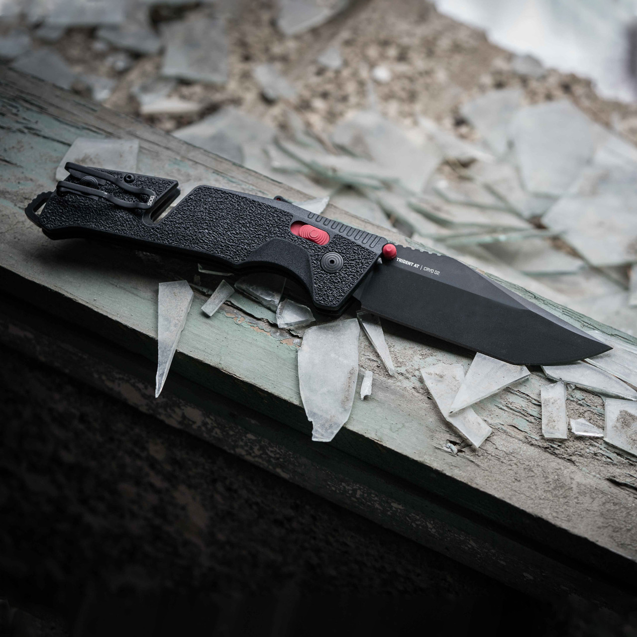 SOG Trident AT – Black & Red Tanto 7