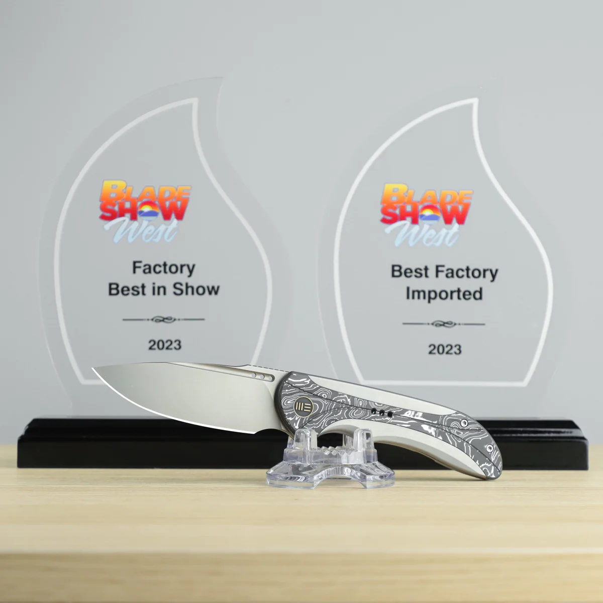 WEKNIFE Equivik Titanium Grey & Lava Flow Carbon Damascus 2