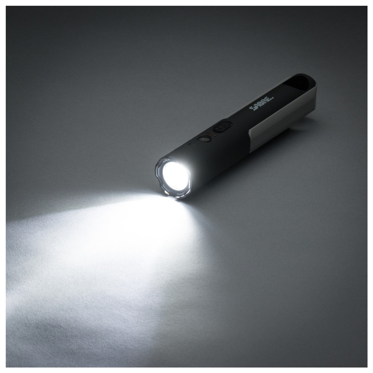 Електрошок и фенер Sabre S-1014 Stun Gun and Flashlight 200 Lumens 2-in-1 с калъф