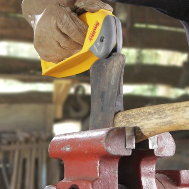 Точило за брадви и мачете Smith’s AXE & MACHETE SHARPENER